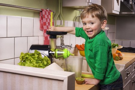 38402391 - making green juice
